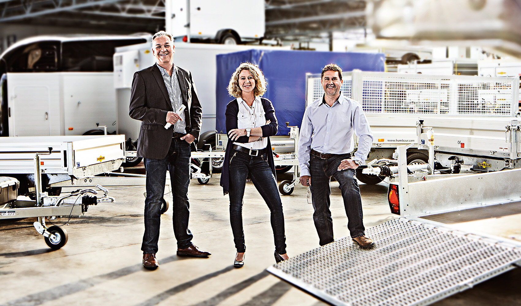 Humbaur sales team stands in front of various trailers | © Humbaur GmbH