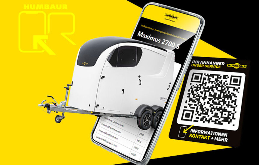 Humbaur horse trailer in front of the screen of a smartphone and a QR code | © Humbaur GmbH