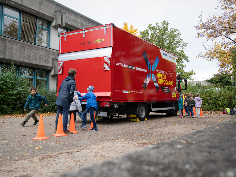 Children play road safety games | © Humbaur GmbH